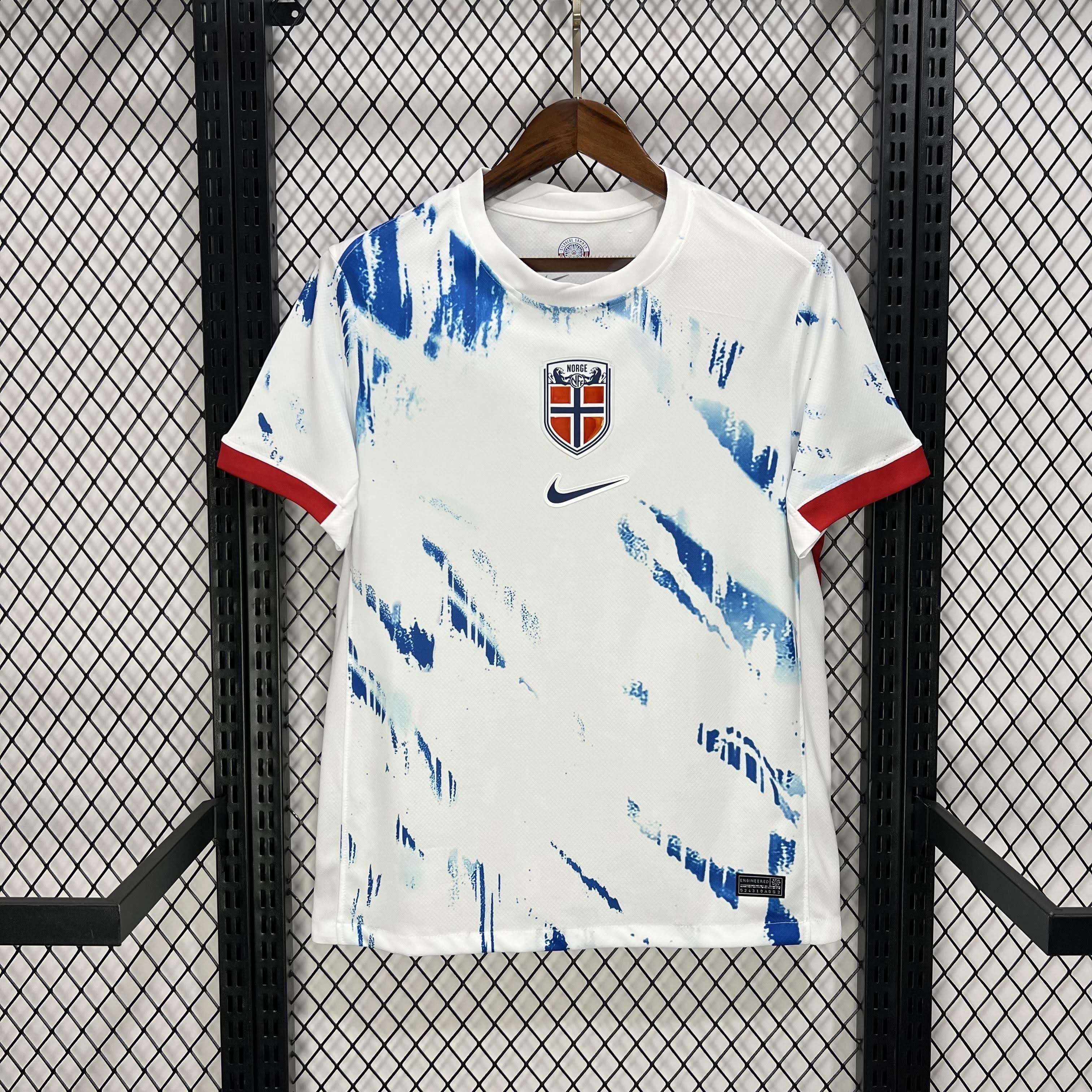 Polera visita noruega